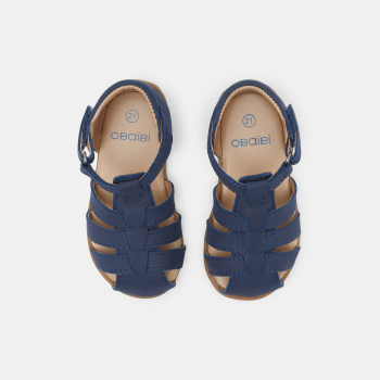 صندل جلد بالكامل للخطوات الأولى