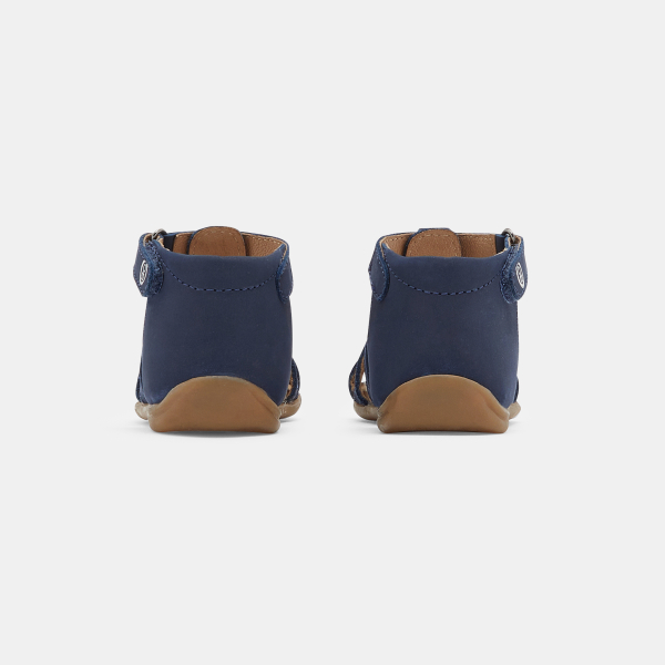 صندل جلد بالكامل للخطوات الأولى صندل جلد بالكامل للخطوات الأولى