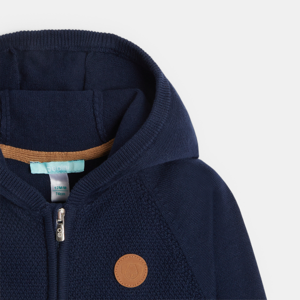 سترة منسوجة بغطاء رأس وسحّاب سترة منسوجة بغطاء رأس وسحّاب