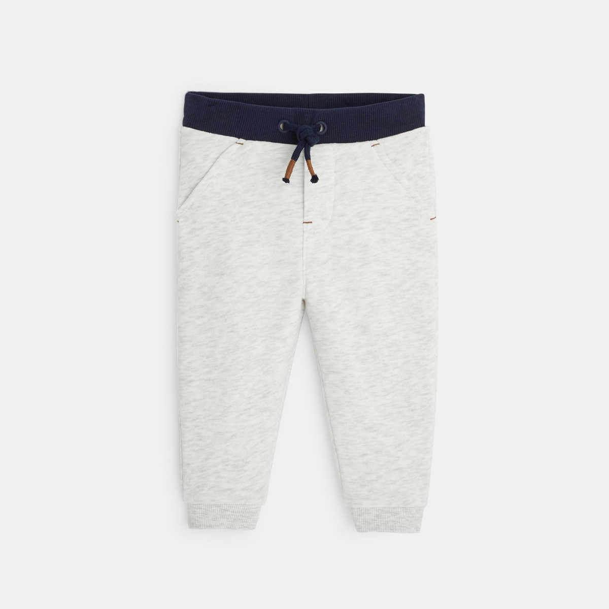 بنطال رياضة جري. بنطال رياضة جري.