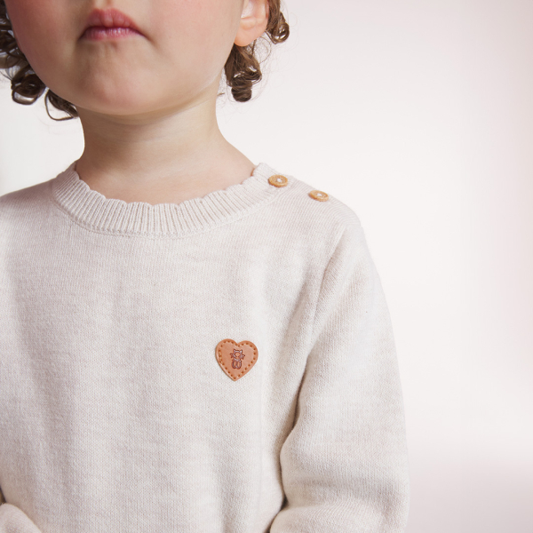 سترة متماسكة بياقة صدفية بيضاء للفتيات الصغيرات سترة متماسكة بياقة صدفية بيضاء للفتيات الصغيرات