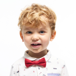 ربطة عنق حمراء للصبي