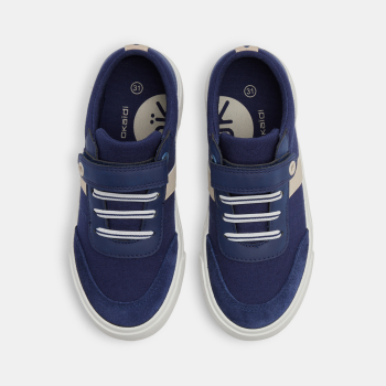 حذاء رياضي من قماش الكانفاس برقبة منخفضة، بشريط لاصق، باللون الأزرق للأولاد