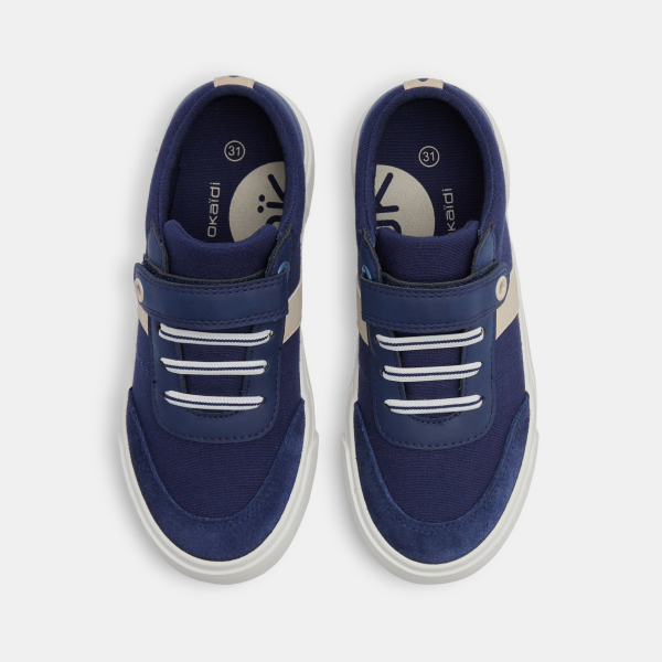 حذاء رياضي من قماش الكانفاس برقبة منخفضة، بشريط لاصق، باللون الأزرق للأولاد حذاء رياضي من قماش الكانفاس برقبة منخفضة، بشريط لاصق، باللون الأزرق للأولاد