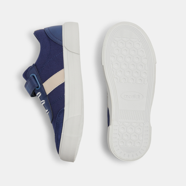 حذاء رياضي من قماش الكانفاس برقبة منخفضة، بشريط لاصق، باللون الأزرق للأولاد حذاء رياضي من قماش الكانفاس برقبة منخفضة، بشريط لاصق، باللون الأزرق للأولاد