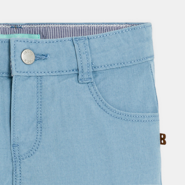 شورت برمودا من القطن المزخرف باللون الأزرق الفاتح  للأولاد الصغار شورت برمودا من القطن المزخرف باللون الأزرق الفاتح  للأولاد الصغار