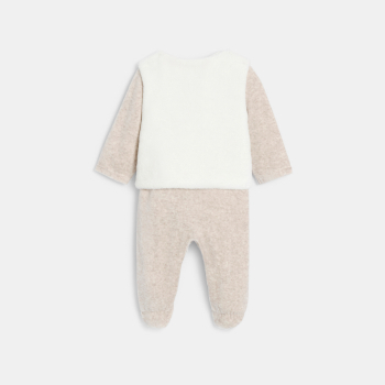 بدلة نوم مخملية باللون الوردي للفتيات الرُضع، مُزينة برسمة أرنبة ومعها صدرية جيليه