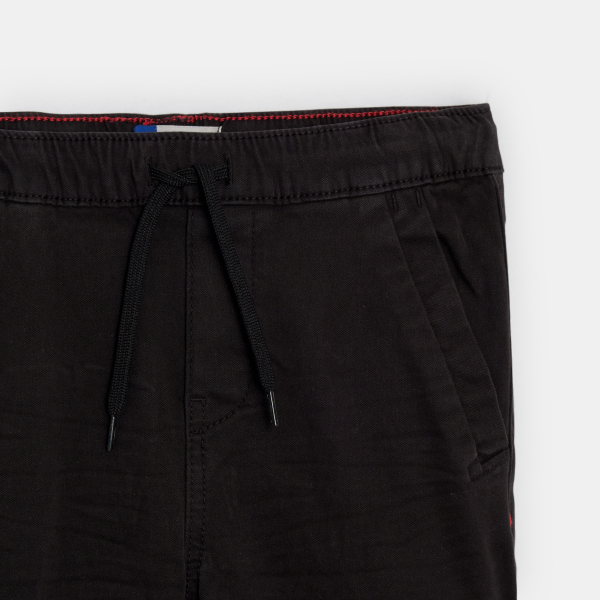 بنطلون كارغو من القماش باللون الأسود للفتيان بنطلون كارغو من القماش باللون الأسود للفتيان