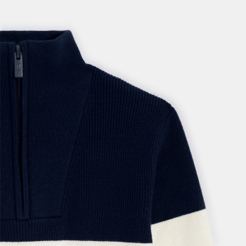 كنزة مخطّطة بياقة عالية، باللون الأزرق الداكن للأولاد