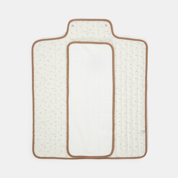 مفرش تغيير الحفاضات أثناء السفر برسمة نجوم، باللون الأبيض لحديثي الولادة من الجنسين. مفرش تغيير الحفاضات أثناء السفر برسمة نجوم، باللون الأبيض لحديثي الولادة من الجنسين.