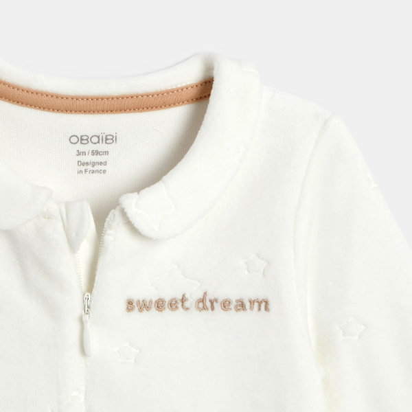 بدلة نوم مخملية بسحّاب، مطرزة برسوم النجوم، باللون الأبيض للفتيان الرُضع بدلة نوم مخملية بسحّاب، مطرزة برسوم النجوم، باللون الأبيض للفتيان الرُضع