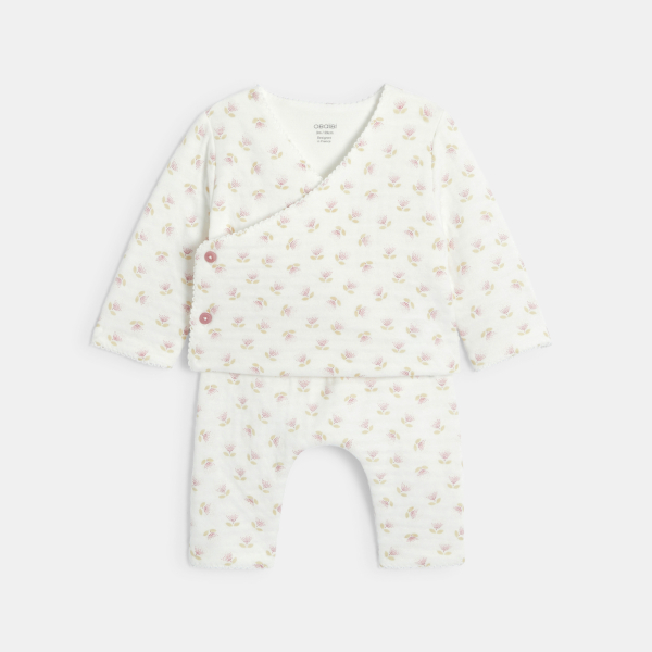 طقم مكون من 3 قطع مزين برسوم أزهار، باللون الوردي للفتيات حديثات الولادة. طقم مكون من 3 قطع مزين برسوم أزهار، باللون الوردي للفتيات حديثات الولادة.