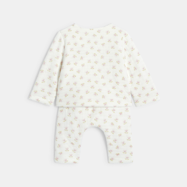 طقم مكون من 3 قطع مزين برسوم أزهار، باللون الوردي للفتيات حديثات الولادة. طقم مكون من 3 قطع مزين برسوم أزهار، باللون الوردي للفتيات حديثات الولادة.