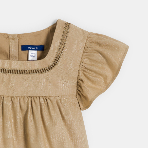 بلوزة من الترتر بأكمام مكشكشة، باللون الرملي للفتيات. بلوزة من الترتر بأكمام مكشكشة، باللون الرملي للفتيات.