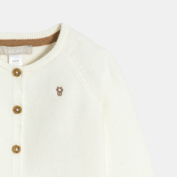 جيليه محبوك من التريكو باللون الأبيض لحديثي الولادة من الجنسين.