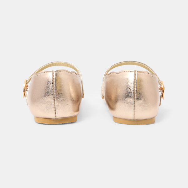 حذاء باليه ذهبي بحزام، للفتيات. حذاء باليه ذهبي بحزام، للفتيات.