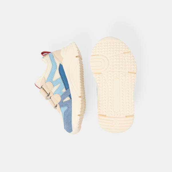 حذاء رياضي للجري باللون الأزرق للأولاد الصغار حذاء رياضي للجري باللون الأزرق للأولاد الصغار