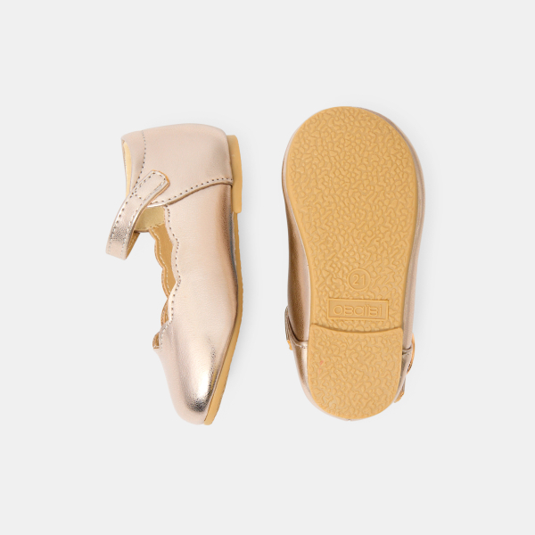 حذاء باليرينا ذهبي لامع للمناسبات الرسمية، للفتيات الصغيرات حذاء باليرينا ذهبي لامع للمناسبات الرسمية، للفتيات الصغيرات