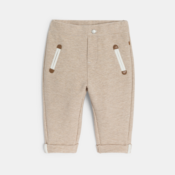 بنطال محاك من نسيج فاخر ومضلع باللون البيج للأولاد الصغار بنطال محاك من نسيج فاخر ومضلع باللون البيج للأولاد الصغار