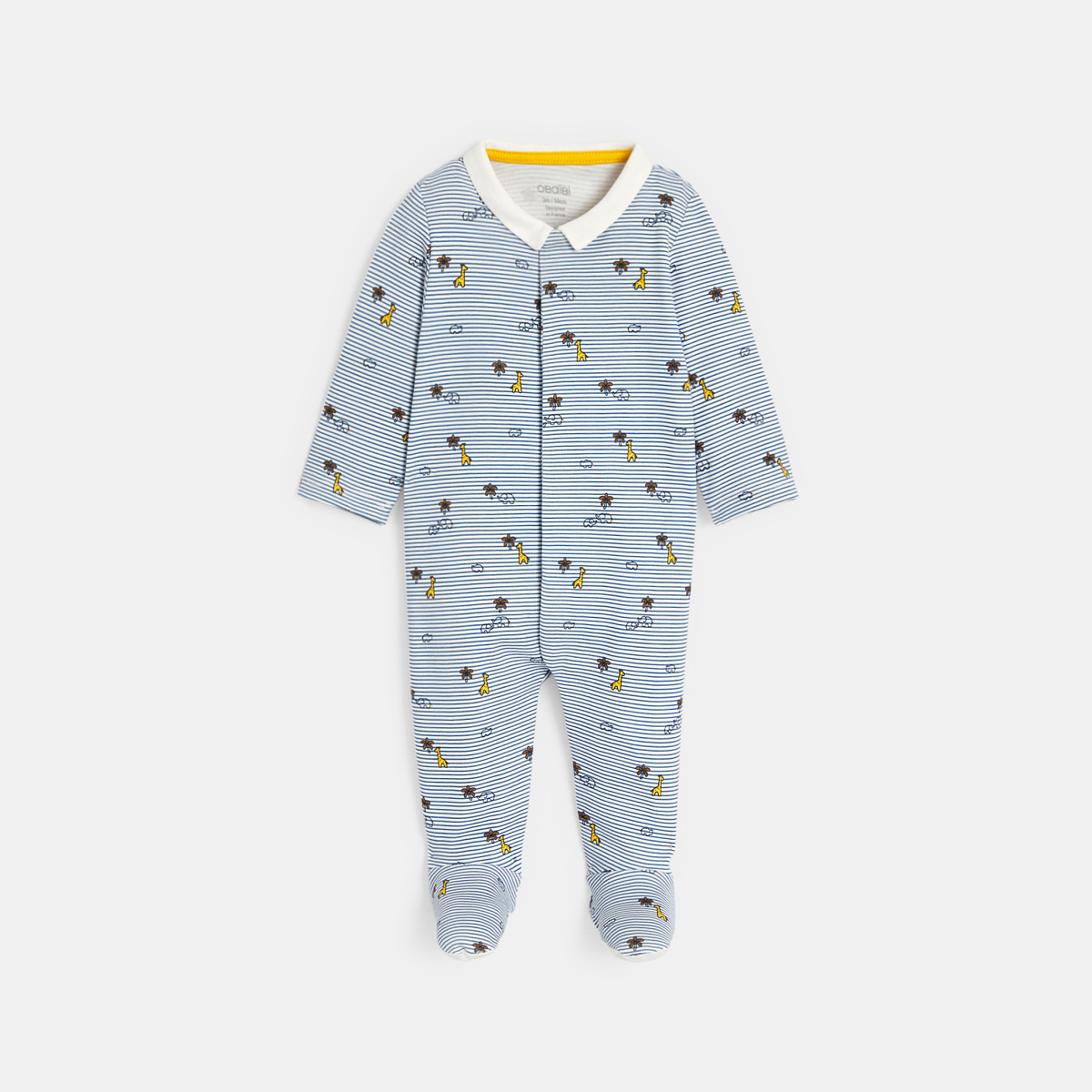 بذلة نوم زرقاء مصنوعة من قماش الإنترلوك المخطط برسوم الحيوانات للأولاد الصغار. بذلة نوم زرقاء مصنوعة من قماش الإنترلوك المخطط برسوم الحيوانات للأولاد الصغار.