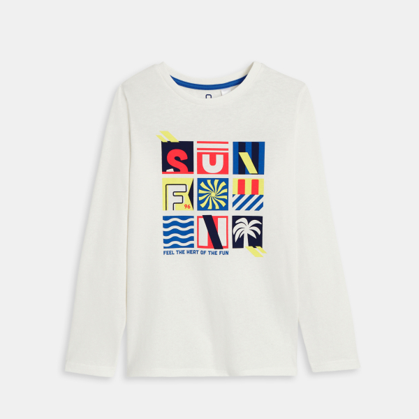 تيشيرت بأكمام طويلة عليه رسالة، باللون الأبيض للأولاد. تيشيرت بأكمام طويلة عليه رسالة، باللون الأبيض للأولاد.