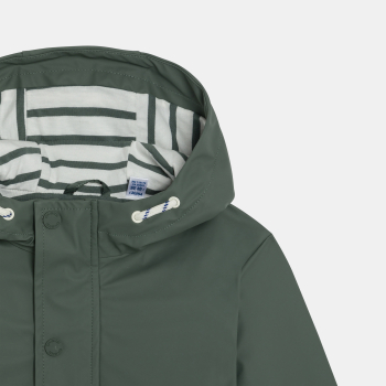 سترة بقلنسوة مشمّعة ومقاومة للماء باللون الأخضر الكاكي للأولاد.