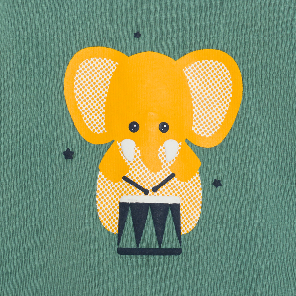 بيجاما خفيفة من الجيرسي، مزينة برسمة فيل عازف، باللون الأخضر للأطفال الصغار. بيجاما خفيفة من الجيرسي، مزينة برسمة فيل عازف، باللون الأخضر للأطفال الصغار.