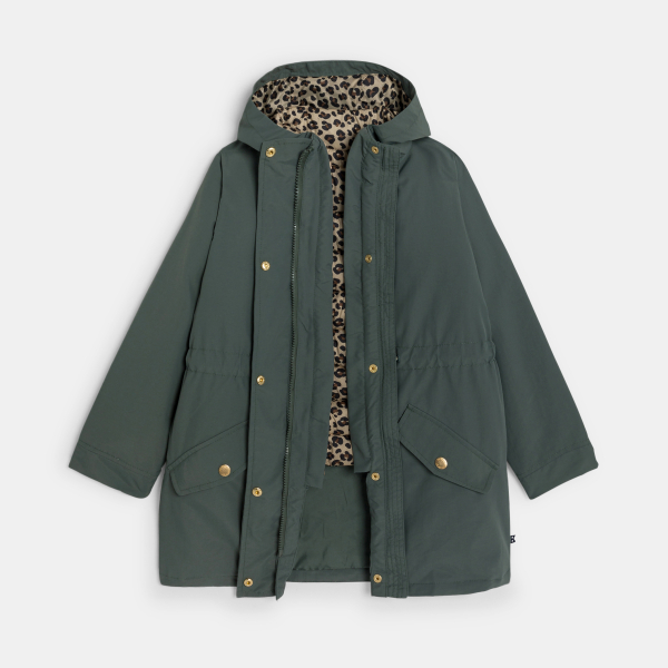 سترة باركا 3 في 1 بقلنسوة ومقاومة للماء، باللون الكاكي للفتيات. سترة باركا 3 في 1 بقلنسوة ومقاومة للماء، باللون الكاكي للفتيات.