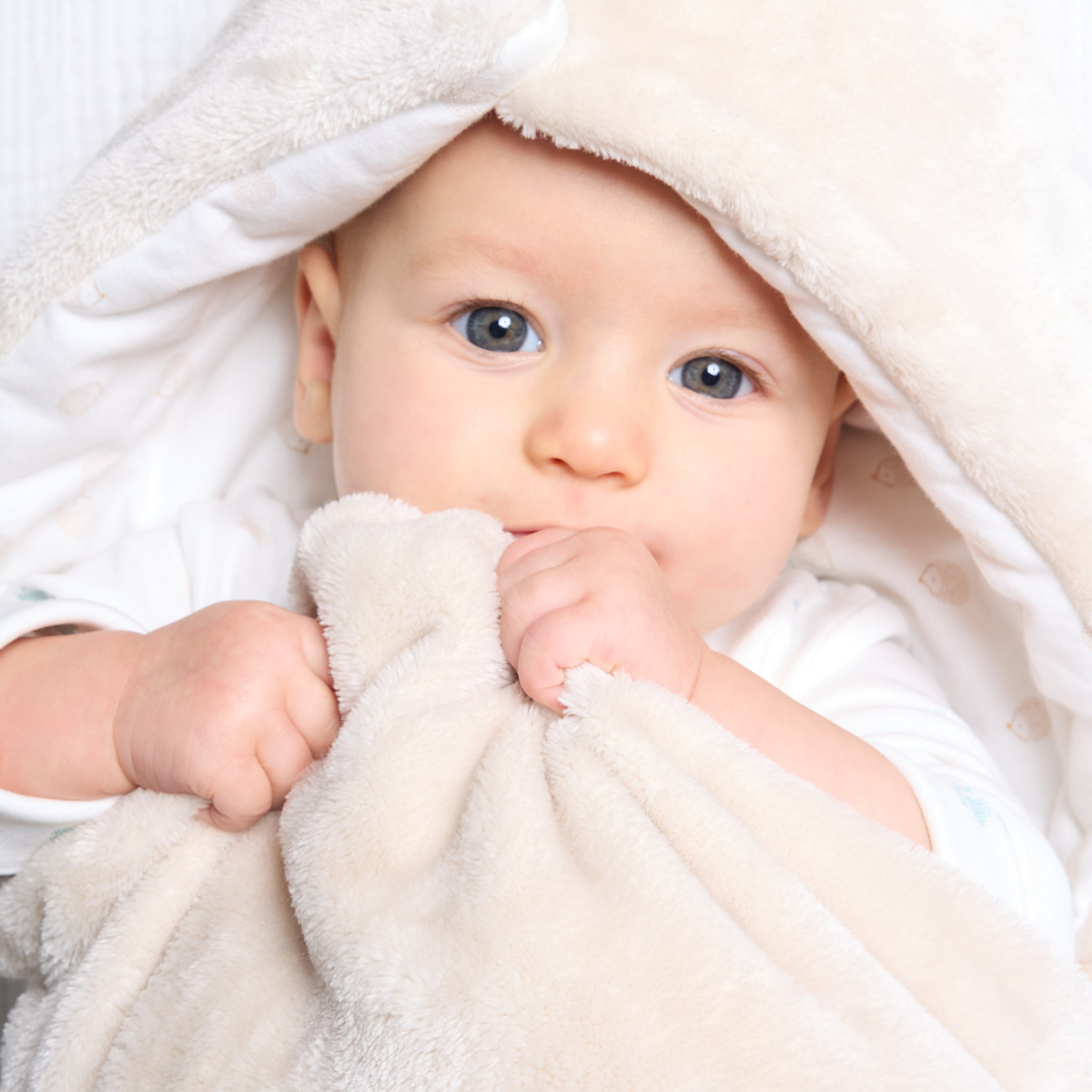 عش الطفل الصوفي المخملي للولادة عش الطفل الصوفي المخملي للولادة