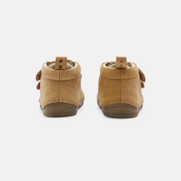 أحذية جلدية برقبة عالية باللون البني الفاتح للخطوات الأولى للأولاد الصغار أحذية جلدية برقبة عالية باللون البني الفاتح للخطوات الأولى للأولاد الصغار
