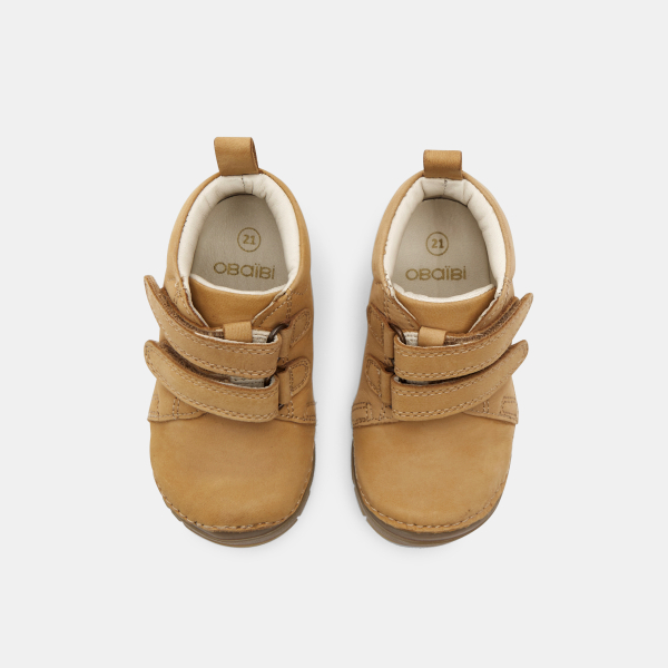 أحذية جلدية برقبة عالية باللون البني الفاتح للخطوات الأولى للأولاد الصغار أحذية جلدية برقبة عالية باللون البني الفاتح للخطوات الأولى للأولاد الصغار