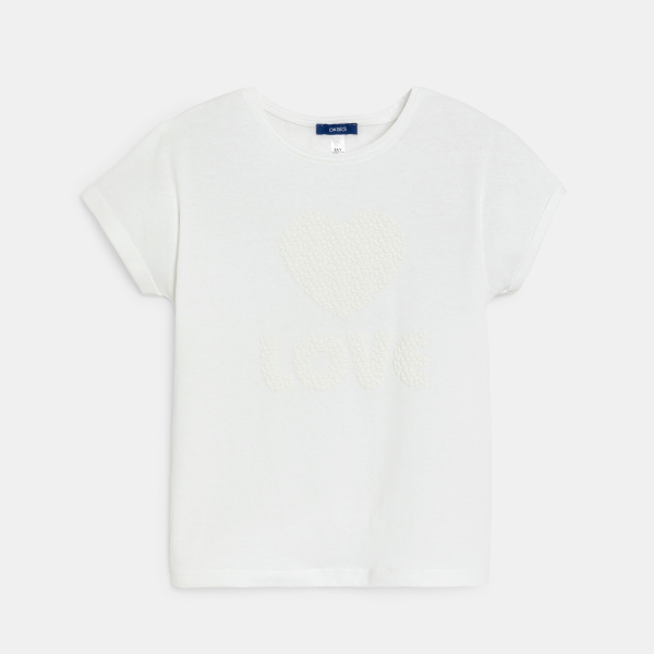 تيشيرت مزين بعبارة LOVE، باللون الأبيض للفتيات. تيشيرت مزين بعبارة LOVE، باللون الأبيض للفتيات.