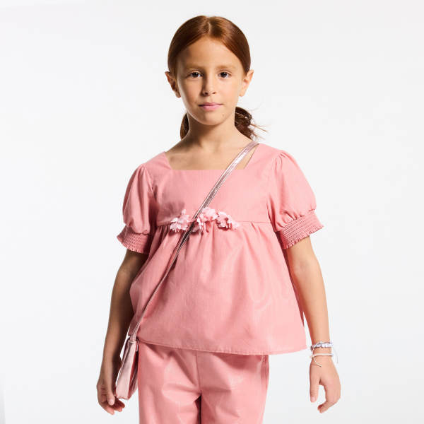 بلوزة وردية اللون عليها زهور قديمة للفتيات بلوزة وردية اللون عليها زهور قديمة للفتيات