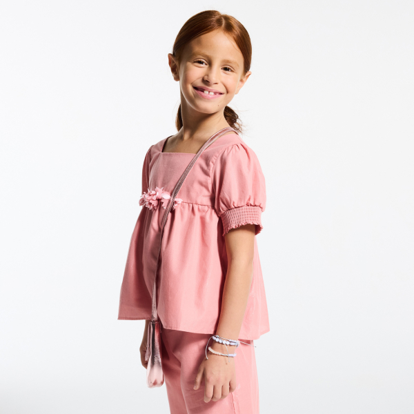 بلوزة وردية اللون عليها زهور قديمة للفتيات بلوزة وردية اللون عليها زهور قديمة للفتيات