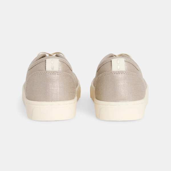 حذاء رياضي من القماش باللون الرمادي اللامع للفتيات حذاء رياضي من القماش باللون الرمادي اللامع للفتيات