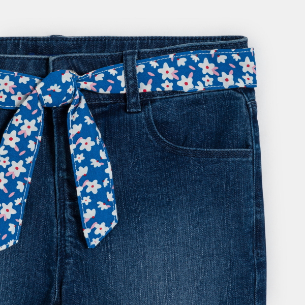 شورت من قماش الجينز قابل للتمدد، باللون الأزرق وبه حزام، للفتيات شورت من قماش الجينز قابل للتمدد، باللون الأزرق وبه حزام، للفتيات