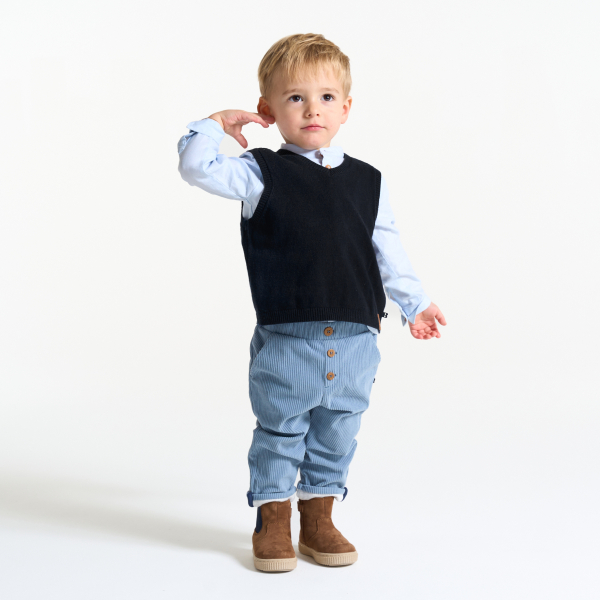 كنزة تريكو محبوكة بدون أكمام باللون الأزرق للأولاد الصغار كنزة تريكو محبوكة بدون أكمام باللون الأزرق للأولاد الصغار