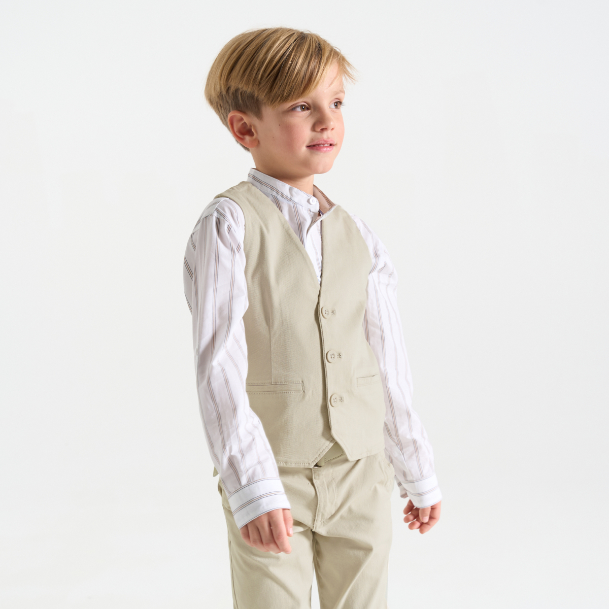 سترة جيليه، اللون بيج للأولاد سترة جيليه، اللون بيج للأولاد