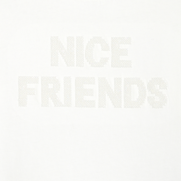 تيشيرت أبيض بأكمام طويلة بنقش ترتر للفتيات تيشيرت أبيض بأكمام طويلة بنقش ترتر للفتيات