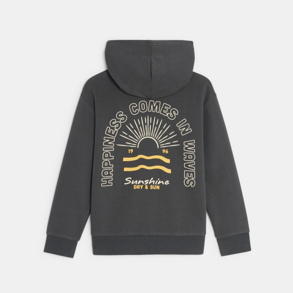 سويت شيرت رمادي غامق للأولاد بغطاء للرأس بنقشة من الأمام والظهر سويت شيرت رمادي غامق للأولاد بغطاء للرأس بنقشة من الأمام والظهر