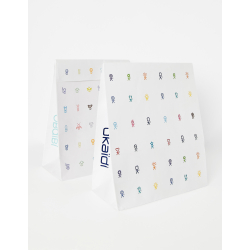 علبة هدية بيضاء صغيرة مختلطة