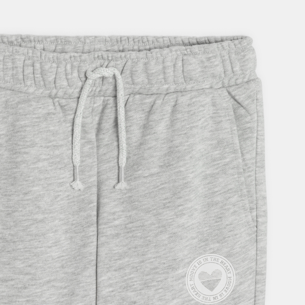 بنطلون جري من الصوف الناعم باللون الرمادي للفتيات الصغيرات بنطلون جري من الصوف الناعم باللون الرمادي للفتيات الصغيرات