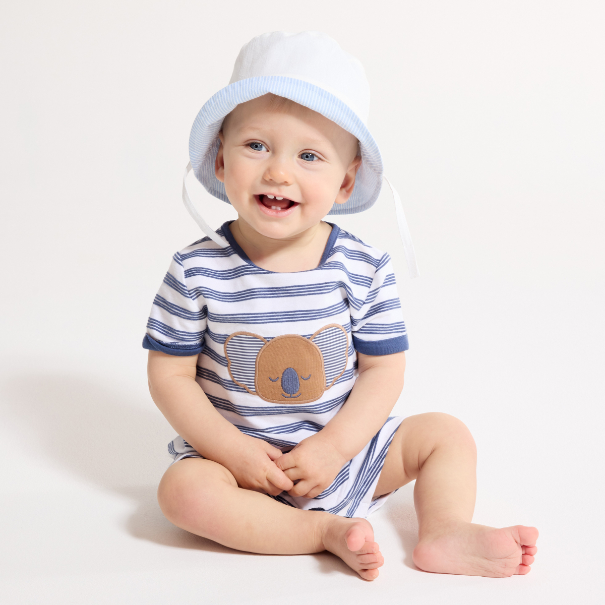 أفرول قصير مقلم للصبي الرضيع عليه صورة حيوان الكوالا والحوت أفرول قصير مقلم للصبي الرضيع عليه صورة حيوان الكوالا والحوت