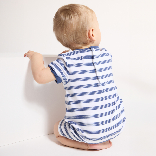 أفرول قصير مقلم للصبي الرضيع عليه صورة حيوان الكوالا والحوت أفرول قصير مقلم للصبي الرضيع عليه صورة حيوان الكوالا والحوت