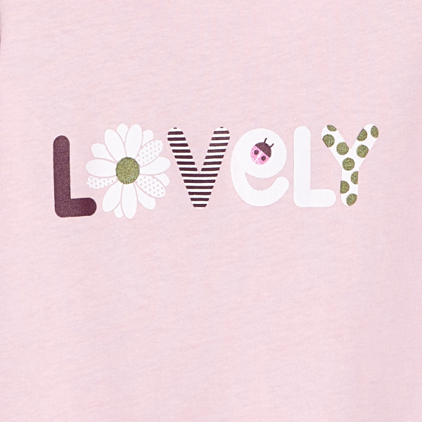 تيشيرت وردي فاتح مكتوب عليه رسالة، للطفلة الصغيرة  تيشيرت وردي فاتح مكتوب عليه رسالة، للطفلة الصغيرة