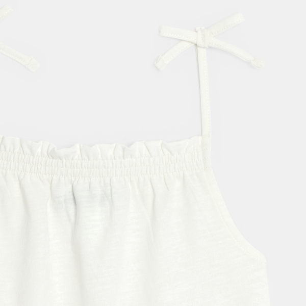 قميص داخلي سادة بحمالات رفيعة أبيض اللون للفتيات قميص داخلي سادة بحمالات رفيعة أبيض اللون للفتيات