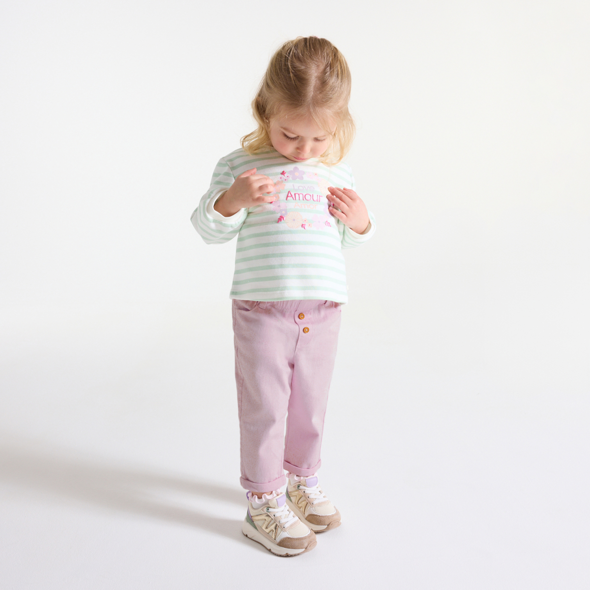 بنطال بخصر عالٍ، باللون البنفسجي للفتيات الصغيرات بنطال بخصر عالٍ، باللون البنفسجي للفتيات الصغيرات