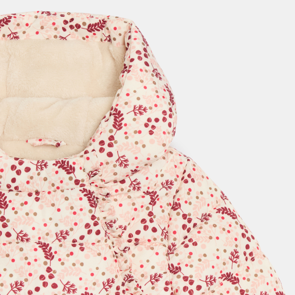 سترة مبطنة مقاومة للماء مشجرة، وردية اللون، للطفلة الصغيرة سترة مبطنة مقاومة للماء مشجرة، وردية اللون، للطفلة الصغيرة