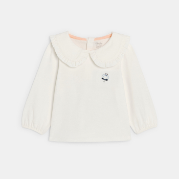 بلوزة عريضة بياقة بيضاء اللون، للطفلة الصغيرة