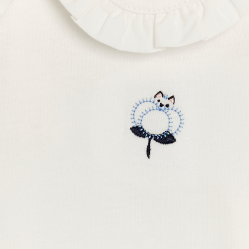 بلوزة عريضة بياقة بيضاء اللون، للطفلة الصغيرة